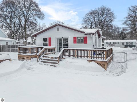 Tiny photo for 439 Colfax Street, Cadillac, MI 49601 (MLS # 1941108)