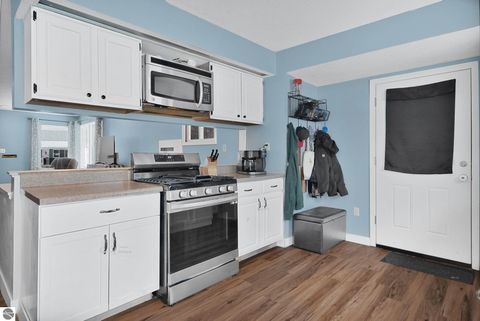 Tiny photo for 439 Colfax Street, Cadillac, MI 49601 (MLS # 1941108)