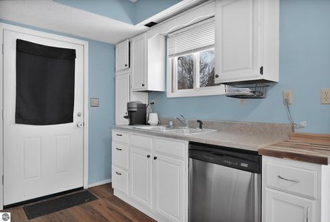 Tiny photo for 439 Colfax Street, Cadillac, MI 49601 (MLS # 1941108)