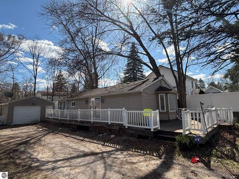 Photo of 1109 W Pickard Street, Mt Pleasant, MI 48858 (MLS # 1938934) Photo of 1109 W Pickard Street, Mt Pleasant, MI 48858 (MLS # 1938934)