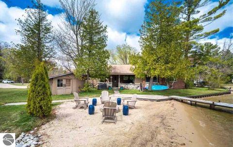 Photo of 7811 Hillside Drive, Traverse City, MI 49685 (MLS # 1941152)