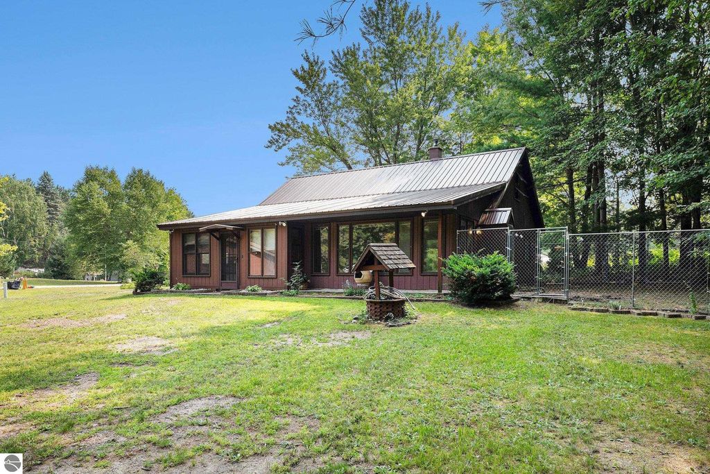 Photo of 616 Elkhorn Drive, Cadillac, MI 49601 (MLS # 1938733)