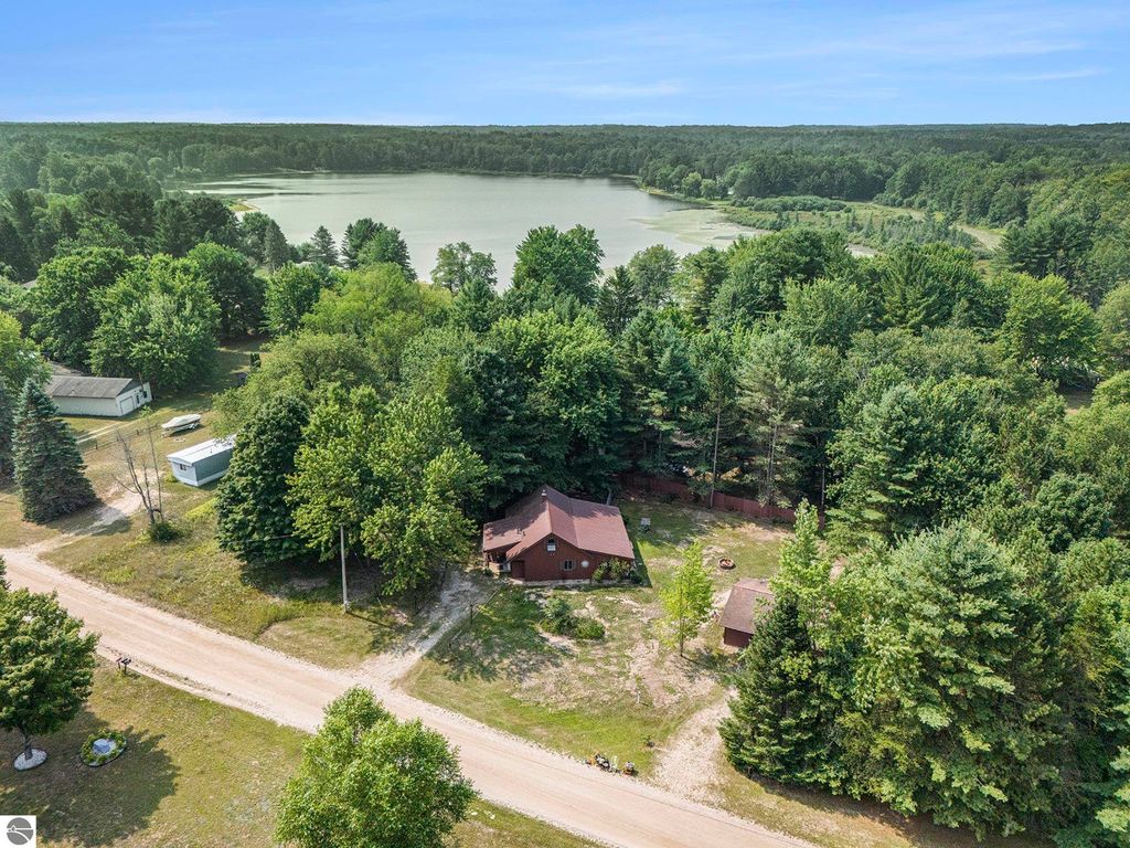 Photo of 616 Elkhorn Drive, Cadillac, MI 49601 (MLS # 1938733)