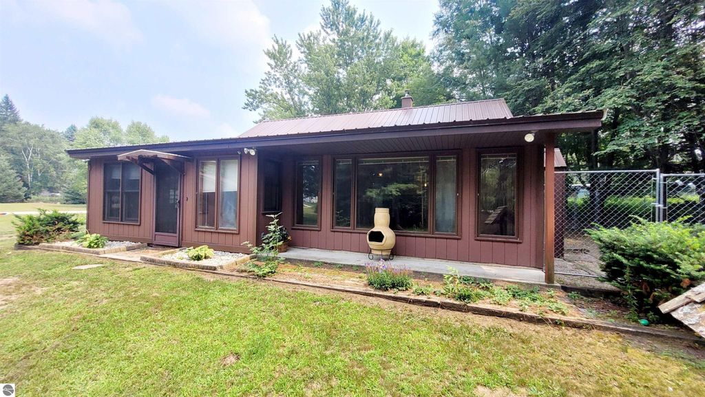 Photo of 616 Elkhorn Drive, Cadillac, MI 49601 (MLS # 1938733)