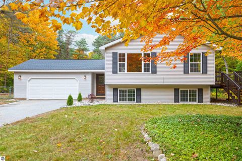 Photo of 3188 Nimrod Road, Traverse City, MI 49685 (MLS # 1939814)