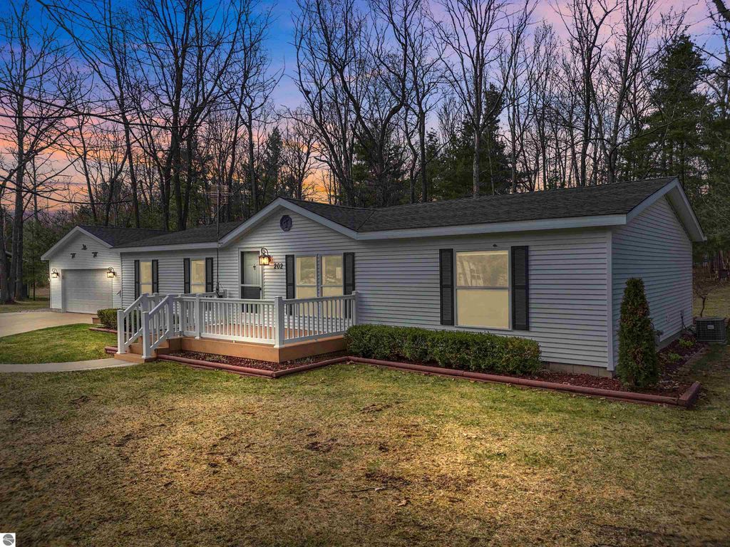 Photo of 202 Forestville Road, Houghton Lake, MI 48629 (MLS # 1933136)