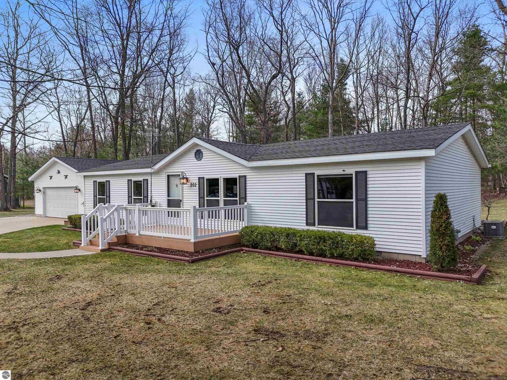 Photo of 202 Forestville Road, Houghton Lake, MI 48629 (MLS # 1933136)