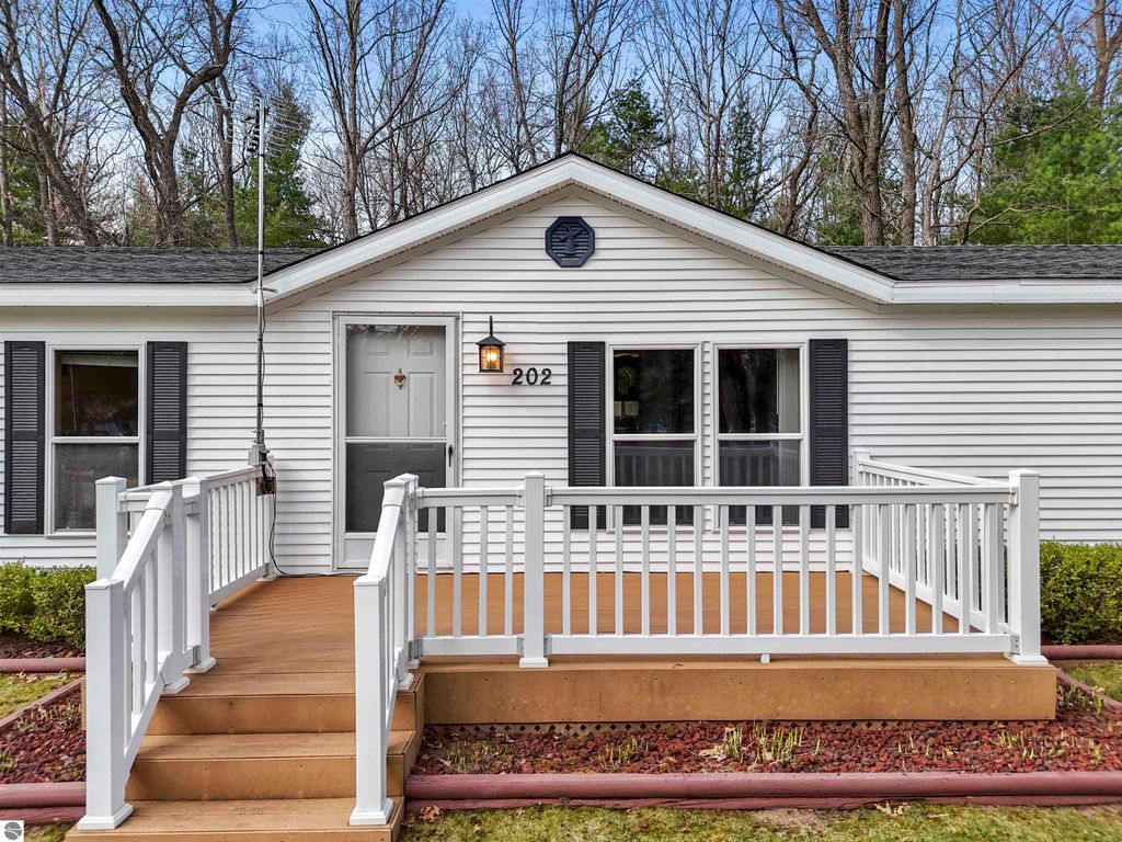 Photo of 202 Forestville Road, Houghton Lake, MI 48629 (MLS # 1933136)