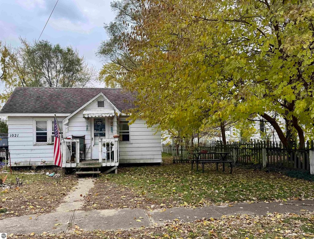 Photo of 1021 Bruce Street, Mt Pleasant, MI 48858 (MLS # 1940306)