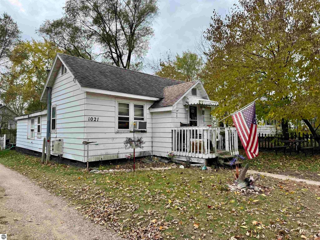 Photo of 1021 Bruce Street, Mt Pleasant, MI 48858 (MLS # 1940306)