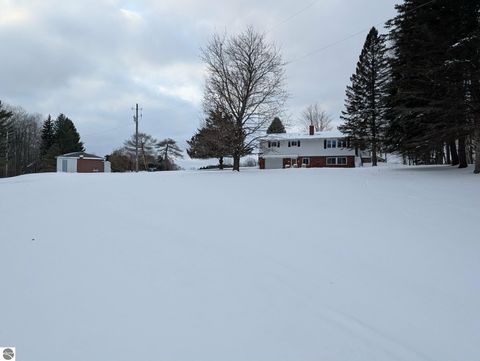 Photo of 17527 110th Avenue, Evart, MI 49631 (MLS # 1941055)