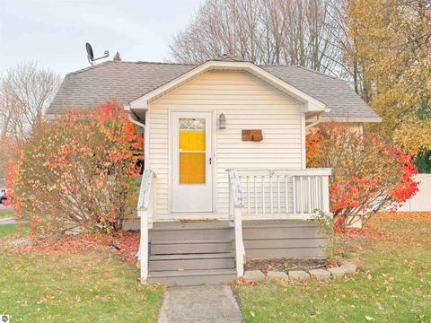 Photo of 130 N Chippewa Street, Shepherd, MI 48883 (MLS # 1940568)