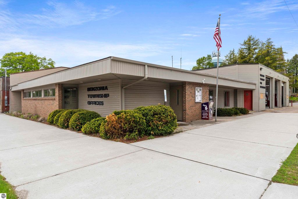 Photo of 1020 Michigan Avenue, Benzonia, MI 49616 (MLS # 1934572)