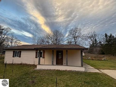 Photo of 2827 N Luce Road, Alma, MI 48801 (MLS # 1941071)