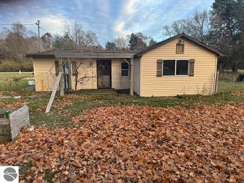 Tiny photo for 2827 N Luce Road, Alma, MI 48801 (MLS # 1941071)