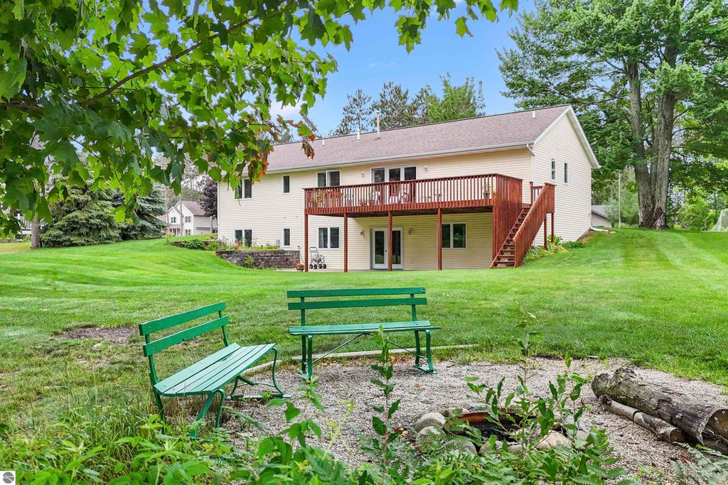 Photo of 1568 Nightingale Lane, Kingsley, MI 49649 (MLS # 1939160)