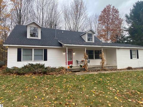 Photo of 12134 Jonathon Drive, Rapid City, MI 49676 (MLS # 1939201)