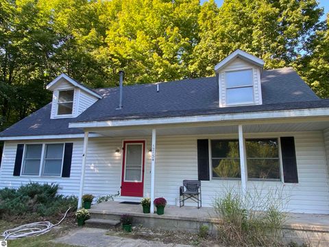 Photo of 12134 Jonathon Drive, Rapid City, MI 49676 (MLS # 1939201)