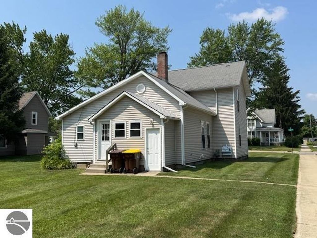 Photo of 201 S Fancher Avenue, Mt Pleasant, MI 48858 (MLS # 1936301)