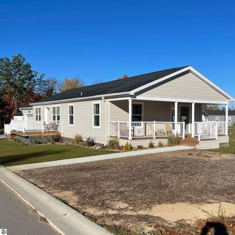 Photo of 1399 New Horizons Trail, Traverse City, MI 49686 (MLS # 1940500)