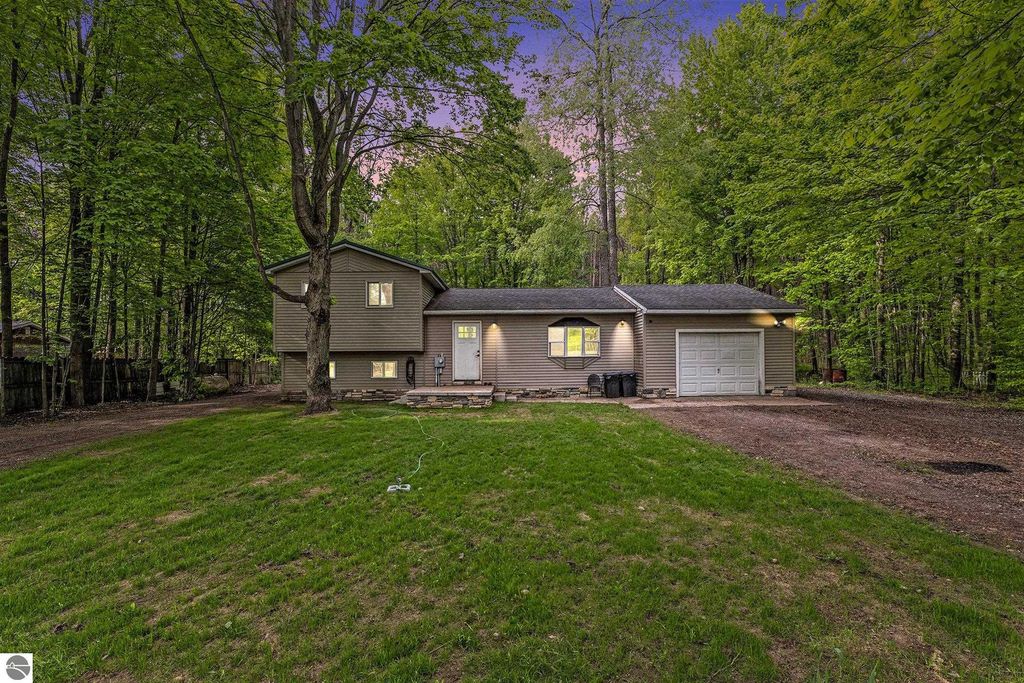 Photo of 4891 Fell Drive, Marion, MI 49665 (MLS # 1931308)