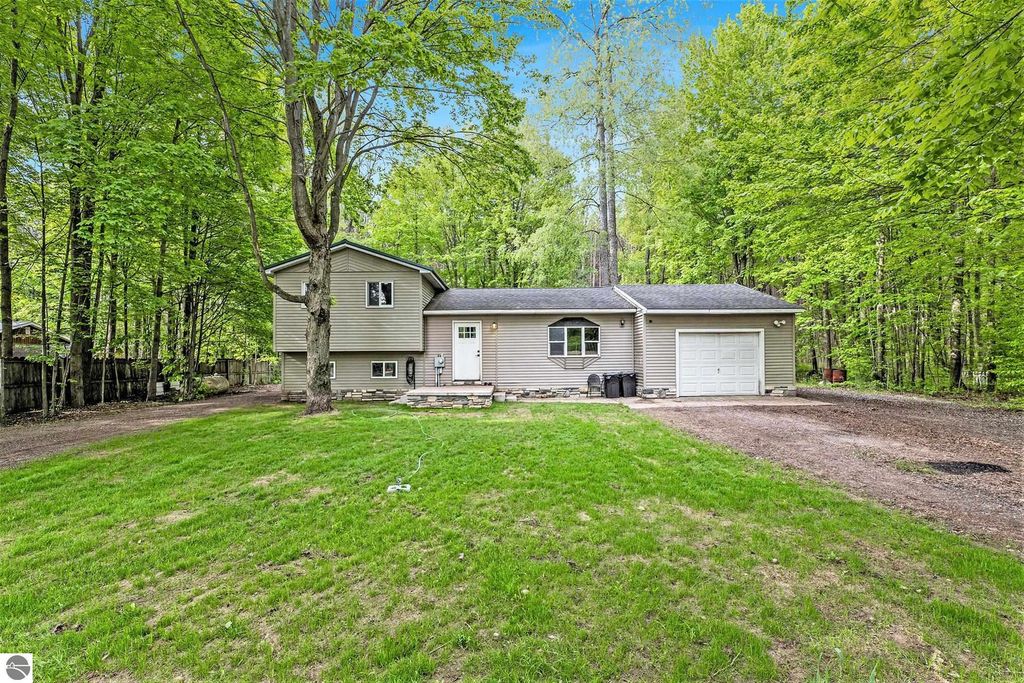 Photo of 4891 Fell Drive, Marion, MI 49665 (MLS # 1931308)