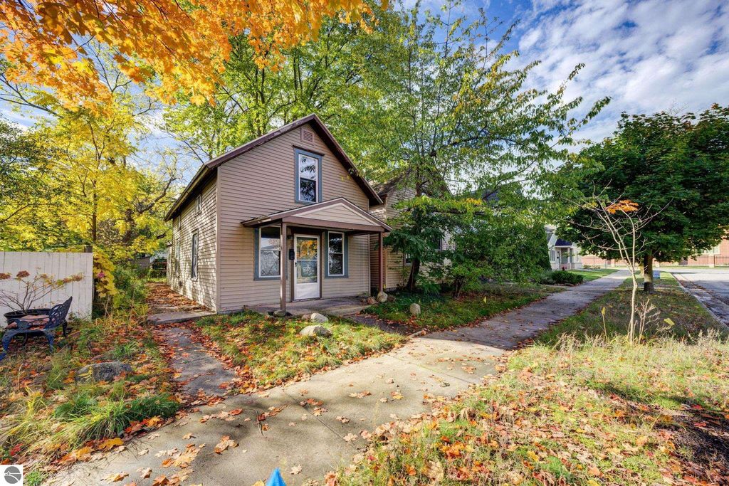 Photo of 617 Second Street, Traverse City, MI 49684 (MLS # 1939906)