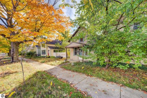 Tiny photo for 617 Second Street, Traverse City, MI 49684 (MLS # 1939906)