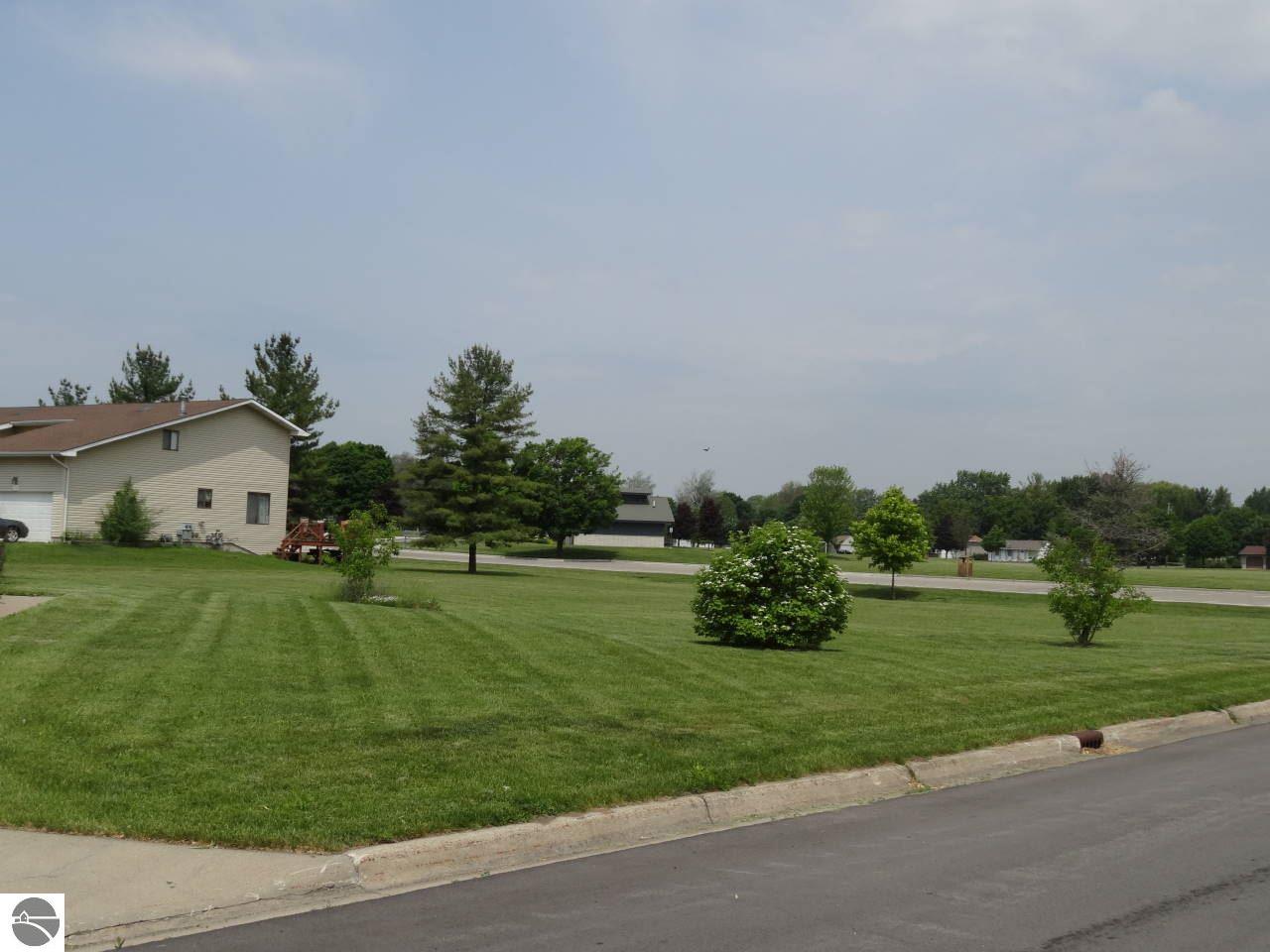 Photo 1 of 8 — 4 Patrick Court, Mt Pleasant, MI 48858