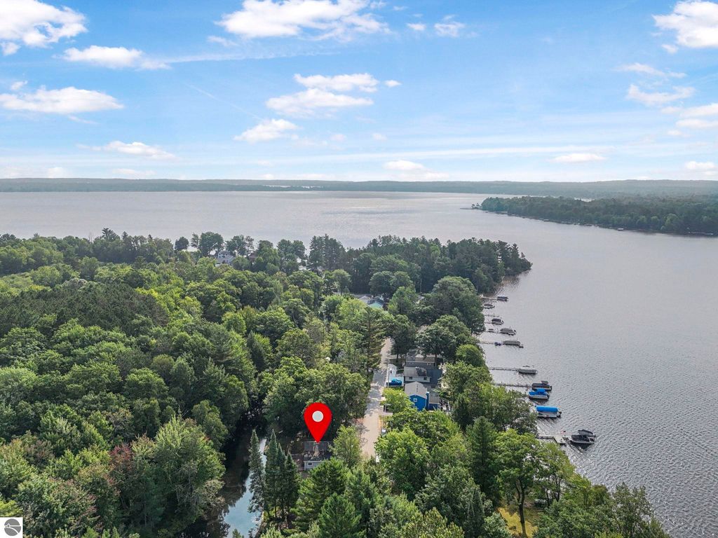 Photo of 256 W Lake Drive, Cadillac, MI 49601 (MLS # 1937521)