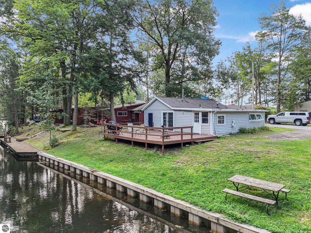 Photo of 256 W Lake Drive, Cadillac, MI 49601 (MLS # 1937521)