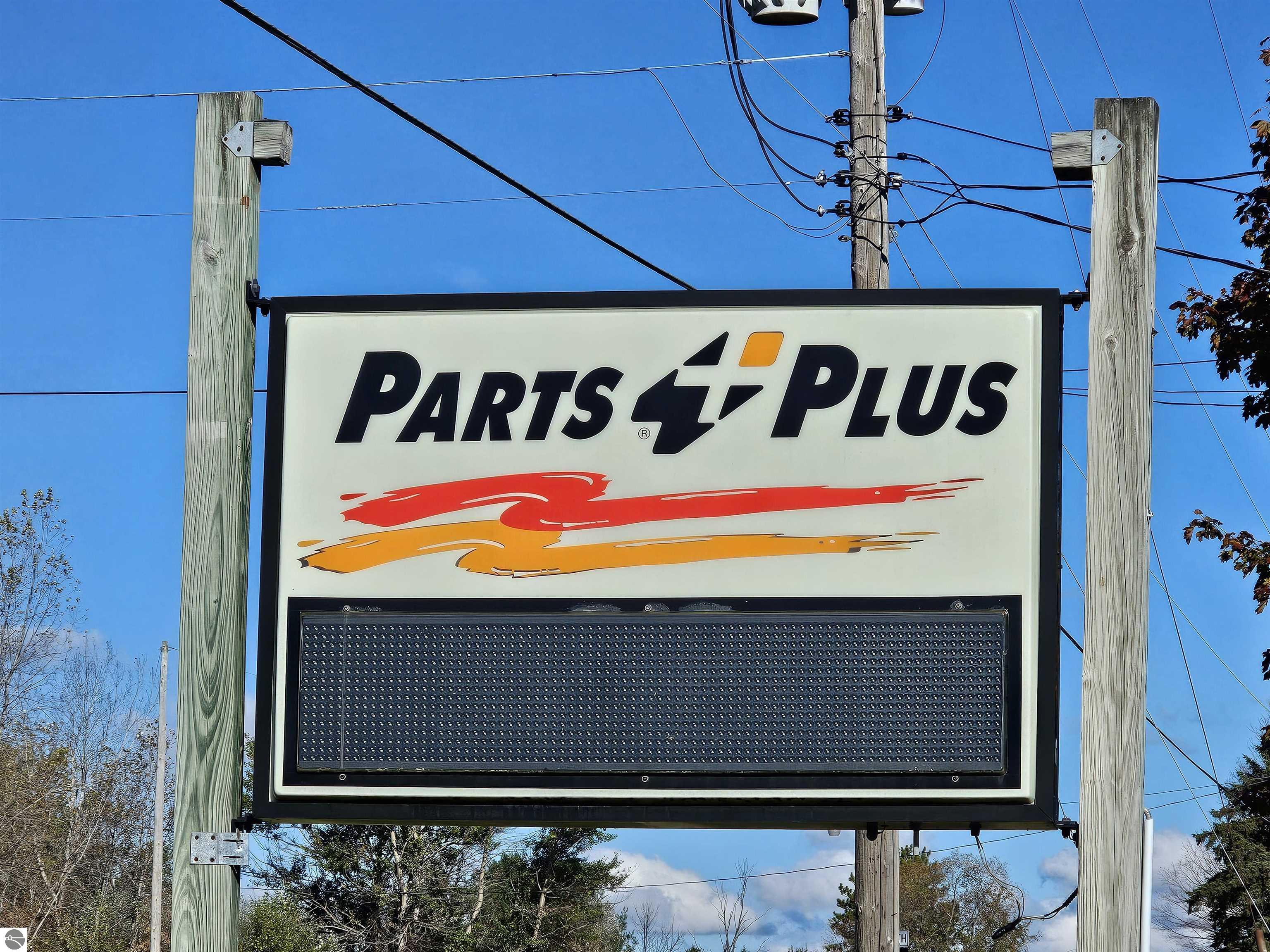 Photo 1 of 18 — 3746 N M-65, Hale, MI 48739