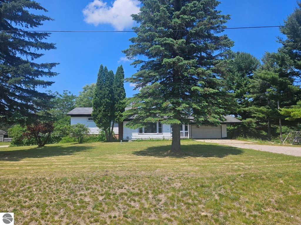 Photo of 5640 W Houghton Lake Road, Lake City, MI 49651 (MLS # 1935965)