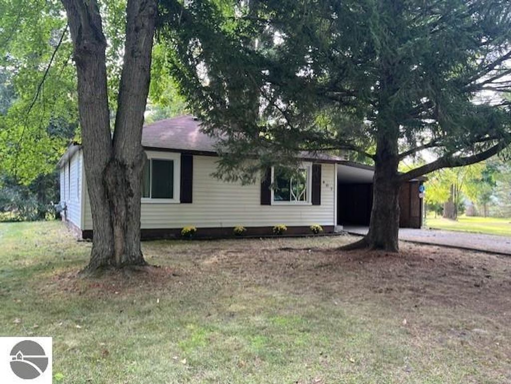 Photo of 407 Twelfth Avenue, Tawas City, MI 48763 (MLS # 1938629)
