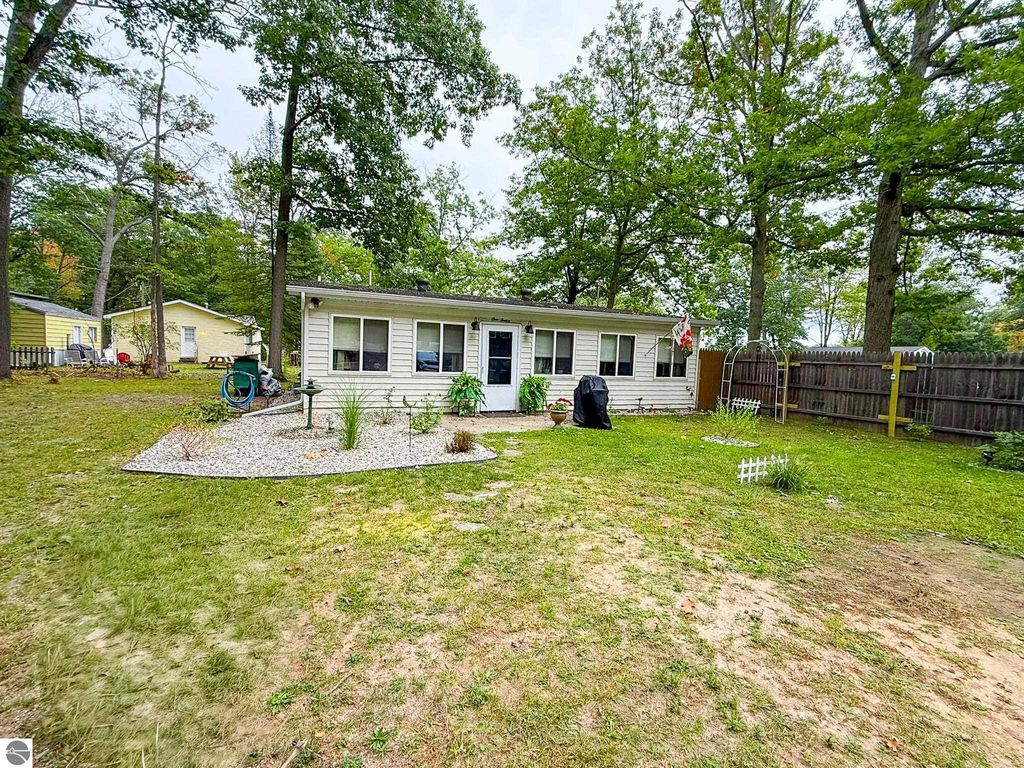 Photo of 112 Cottage Drive, Prudenville, MI 48651 (MLS # 1939028)
