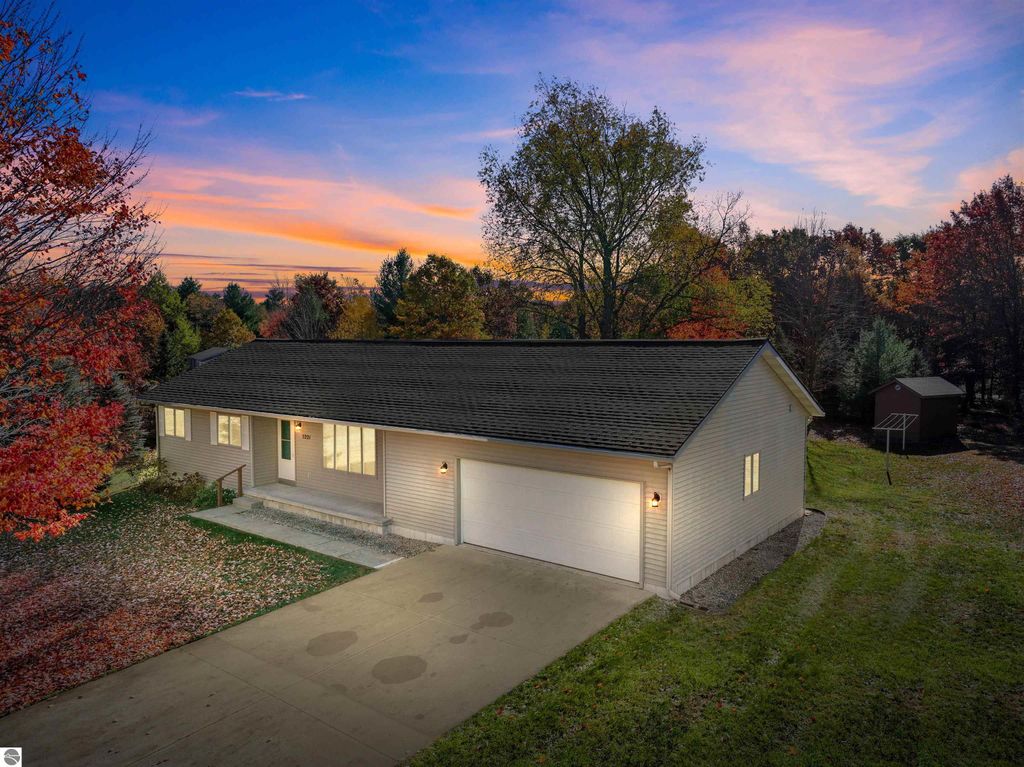 Photo of 5221 S Riverview Drive, Lake City, MI 49651 (MLS # 1939797)