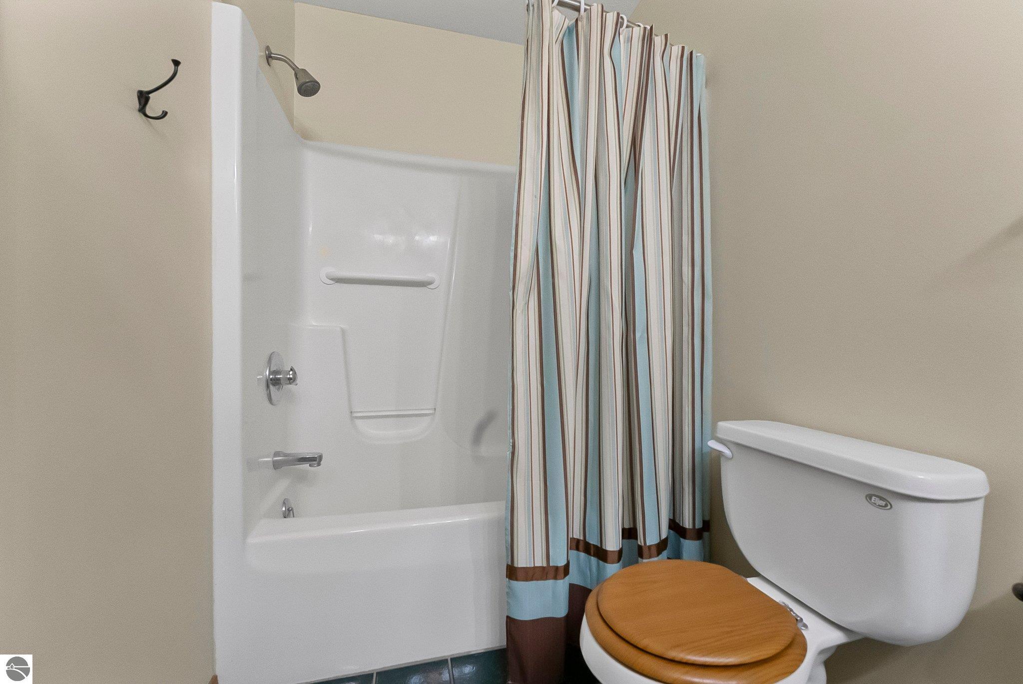 Traverse City, Michigan 49686, United States, 3 Bedrooms Bedrooms, ,2 BathroomsBathrooms,Residential,Pending,140406