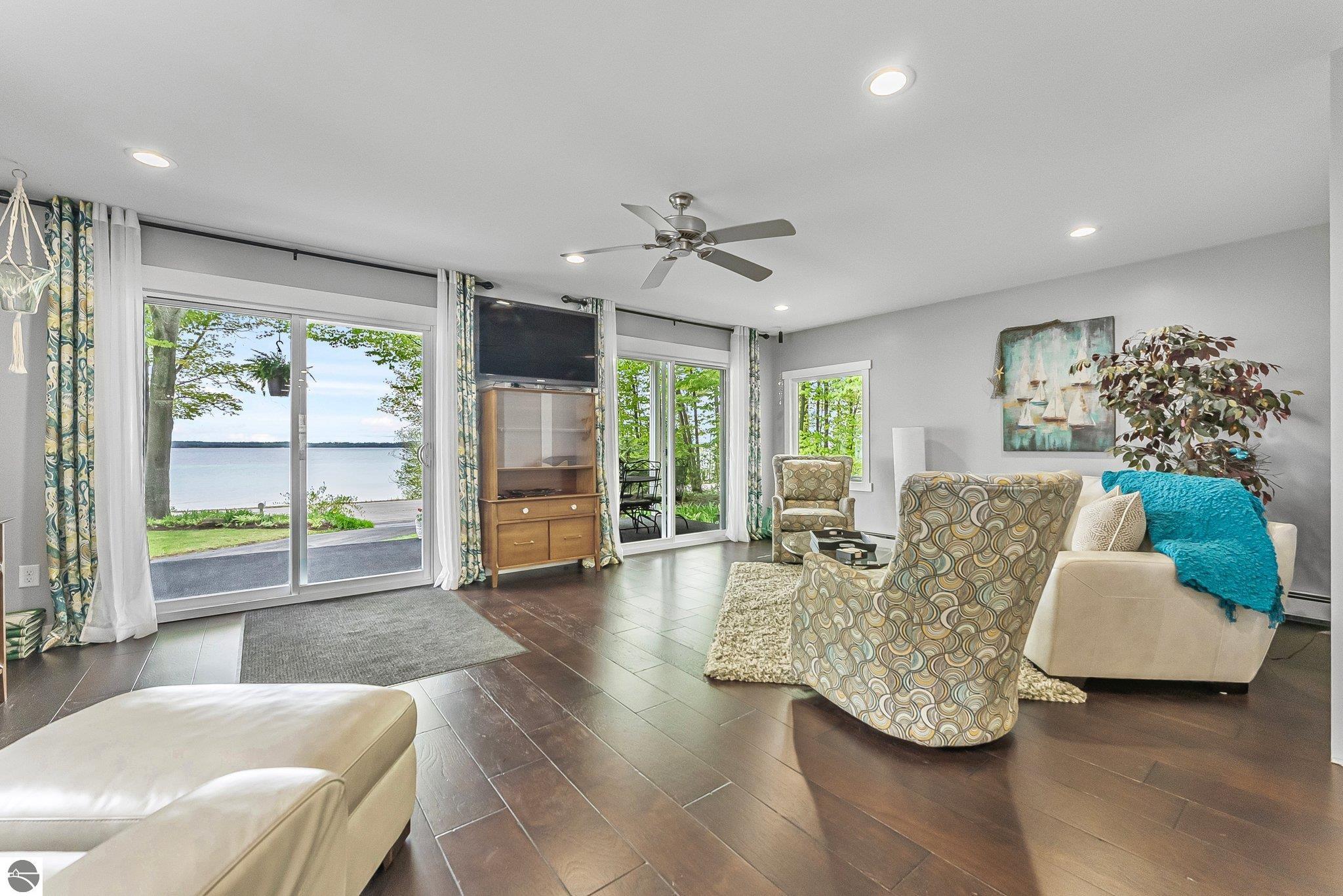 Traverse City, Michigan 49686, United States, 3 Bedrooms Bedrooms, ,2 BathroomsBathrooms,Residential,Pending,140406