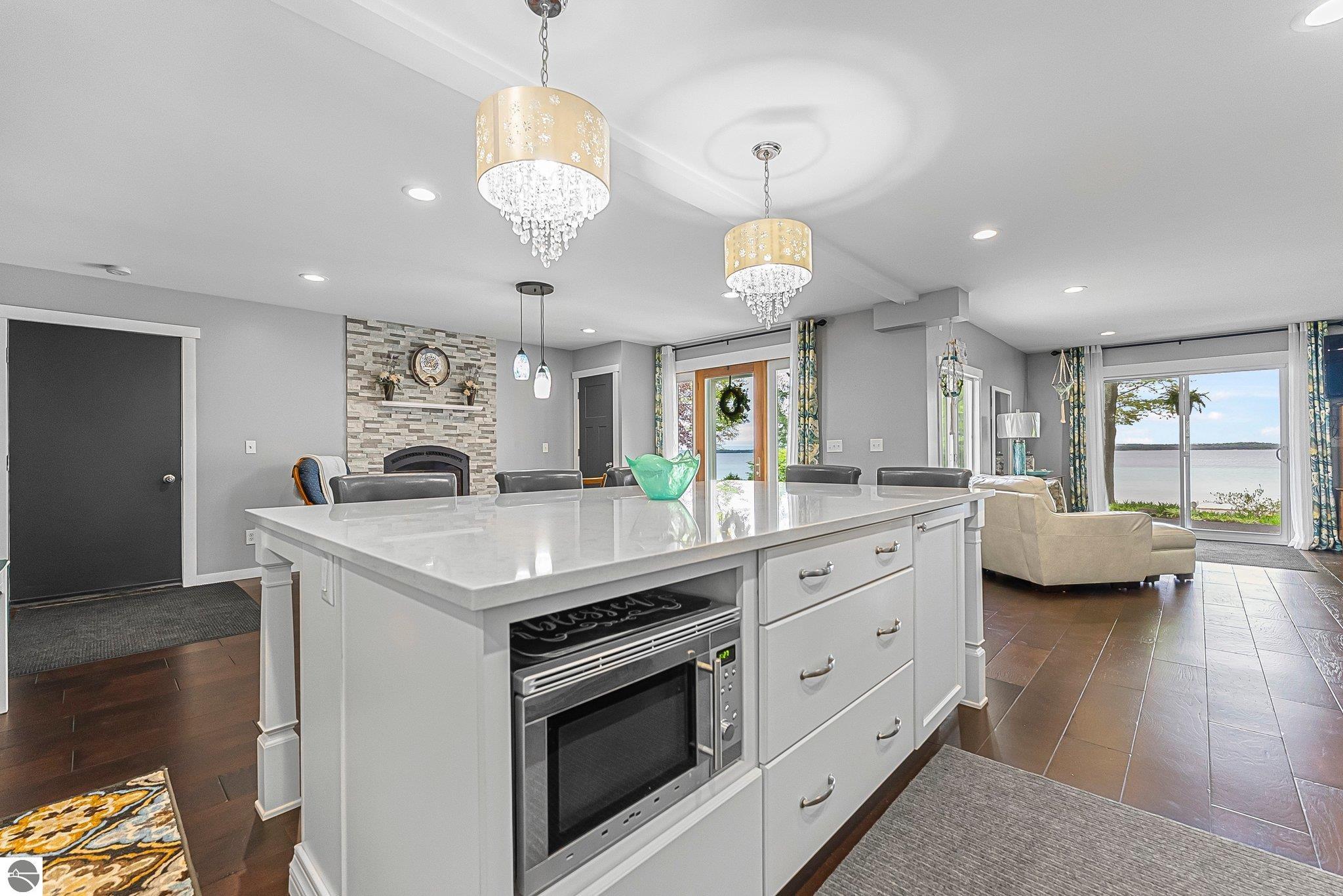 Traverse City, Michigan 49686, United States, 3 Bedrooms Bedrooms, ,2 BathroomsBathrooms,Residential,Pending,140406