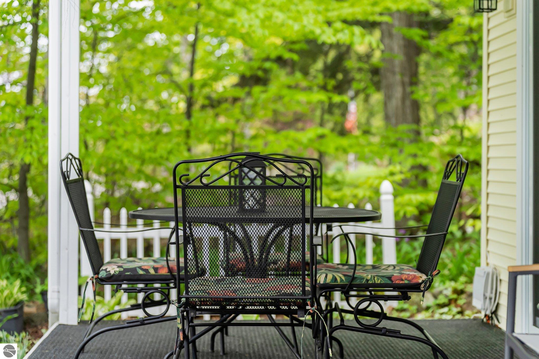 Traverse City, Michigan 49686, United States, 3 Bedrooms Bedrooms, ,2 BathroomsBathrooms,Residential,Pending,140406