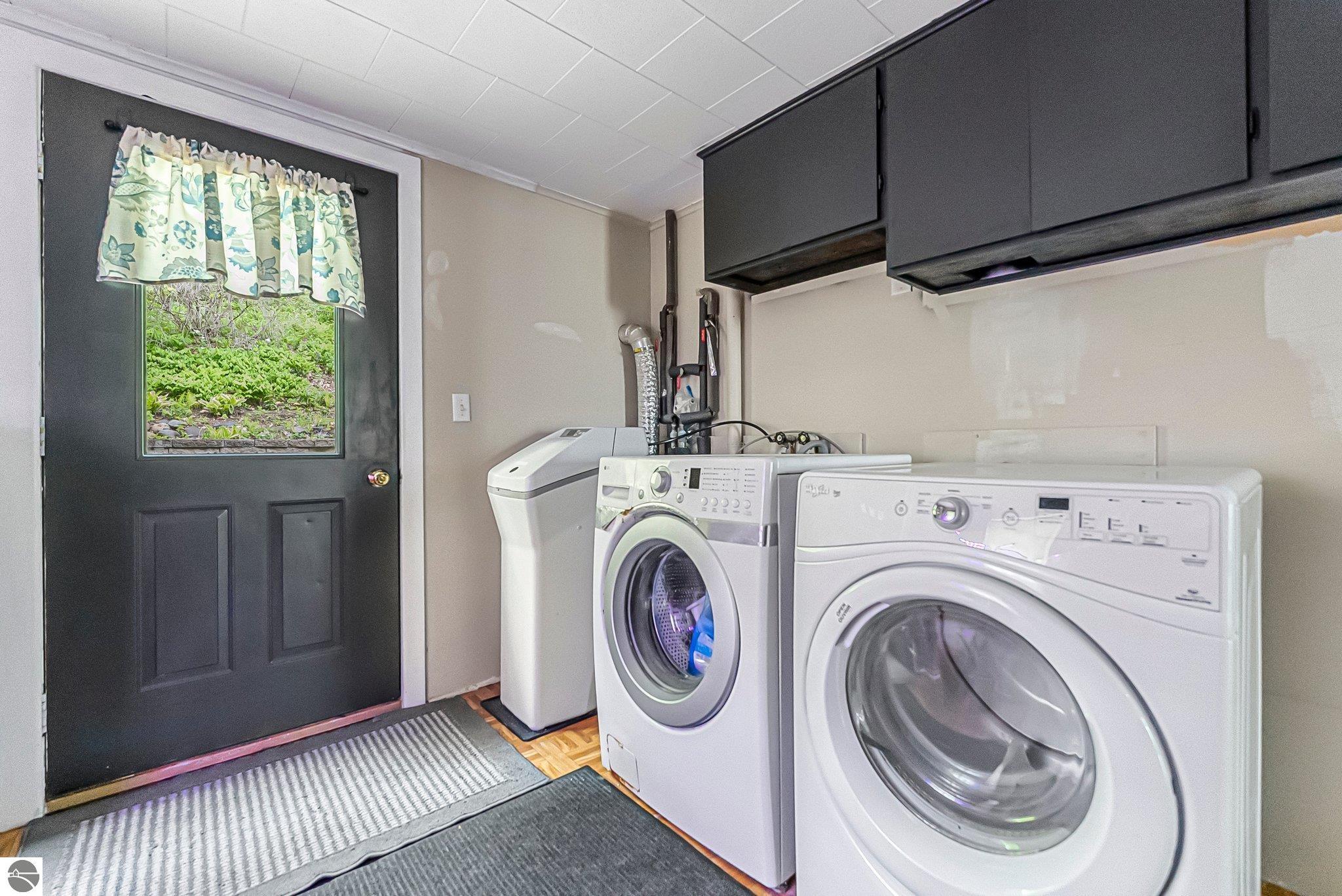 Traverse City, Michigan 49686, United States, 3 Bedrooms Bedrooms, ,2 BathroomsBathrooms,Residential,Pending,140406