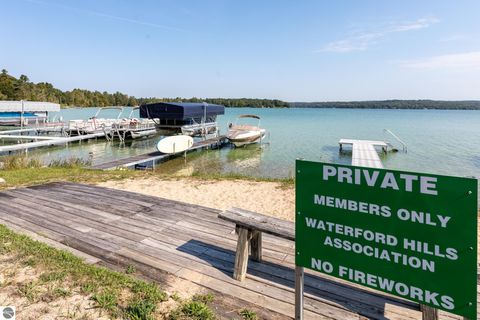 Tiny photo for 4213 E Oxford Drive, Leland, MI 49654 (MLS # 1939346)