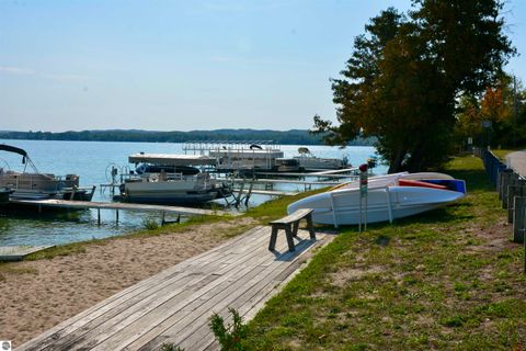 Tiny photo for 4213 E Oxford Drive, Leland, MI 49654 (MLS # 1939346)