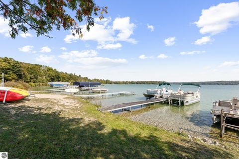 Tiny photo for 4213 E Oxford Drive, Leland, MI 49654 (MLS # 1939346)