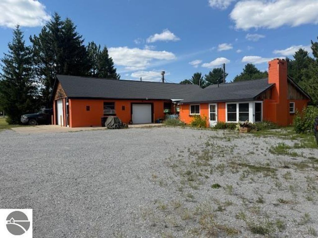 Photo of 5 W Federal Highway, Roscommon, MI 48653 (MLS # 1936649)