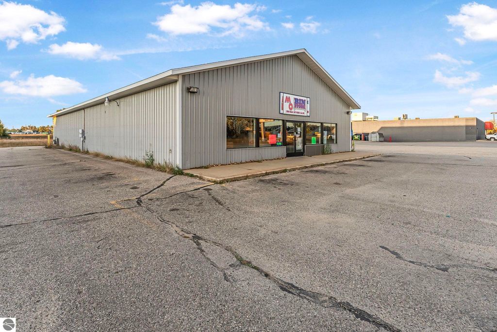 Photo of 252 Bell Avenue, Cadillac, MI 49601 (MLS # 1939723)