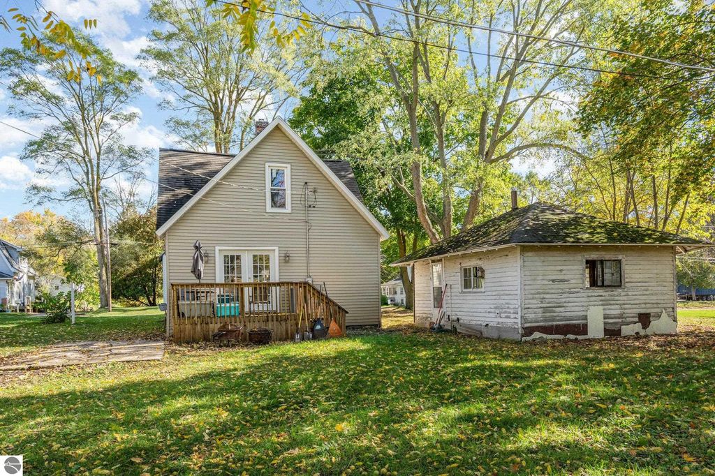 Photo of 535 Hayes Avenue, Alma, MI 48801 (MLS # 1939888)