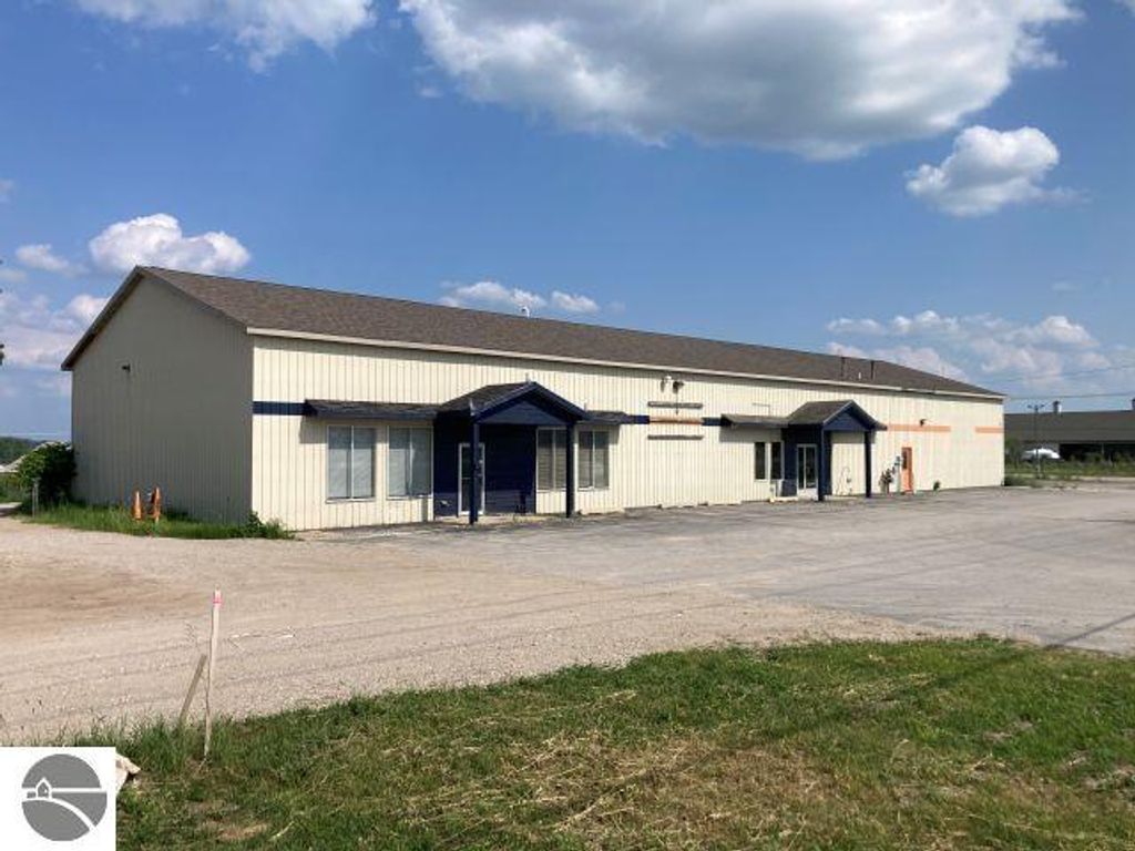 Photo of 274 N US-31 S, Traverse City, MI 49685 (MLS # 1930940)