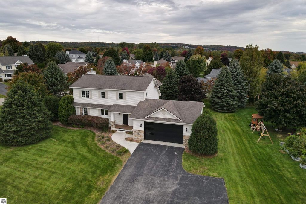Photo of 3910 Stone Ridge Drive, Traverse City, MI 49685 (MLS # 1939598)