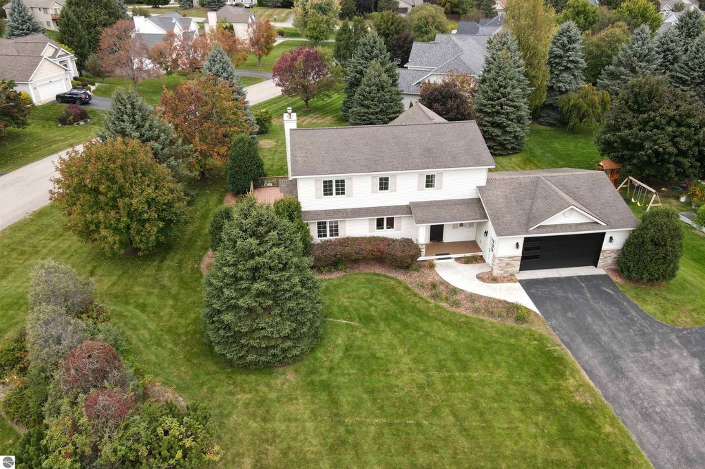 Photo of 3910 Stone Ridge Drive, Traverse City, MI 49685 (MLS # 1939598)
